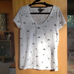 Rock & Republic V-neck tee NWT